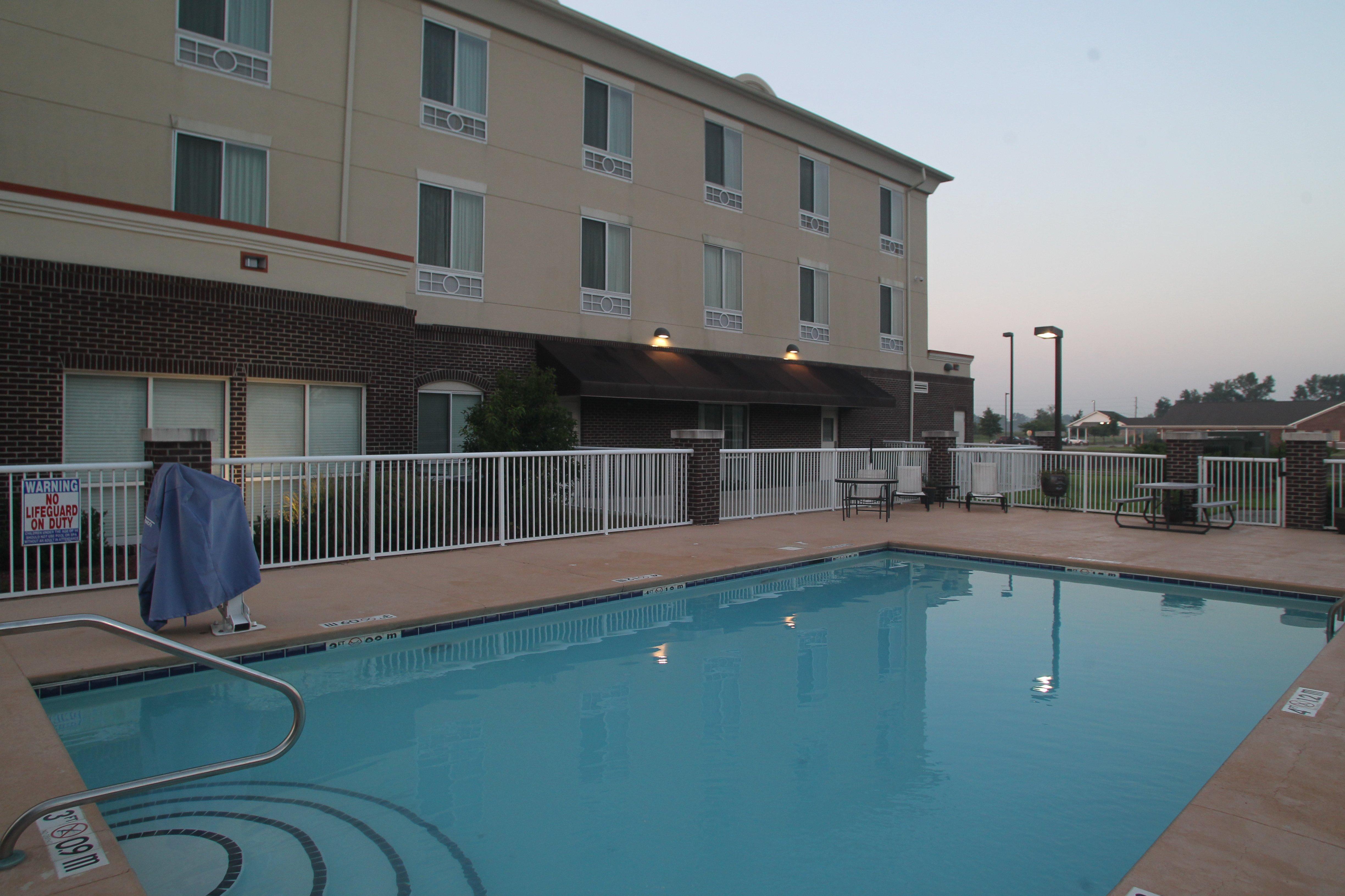 Holiday Inn Express Pembroke By Ihg Exteriér fotografie