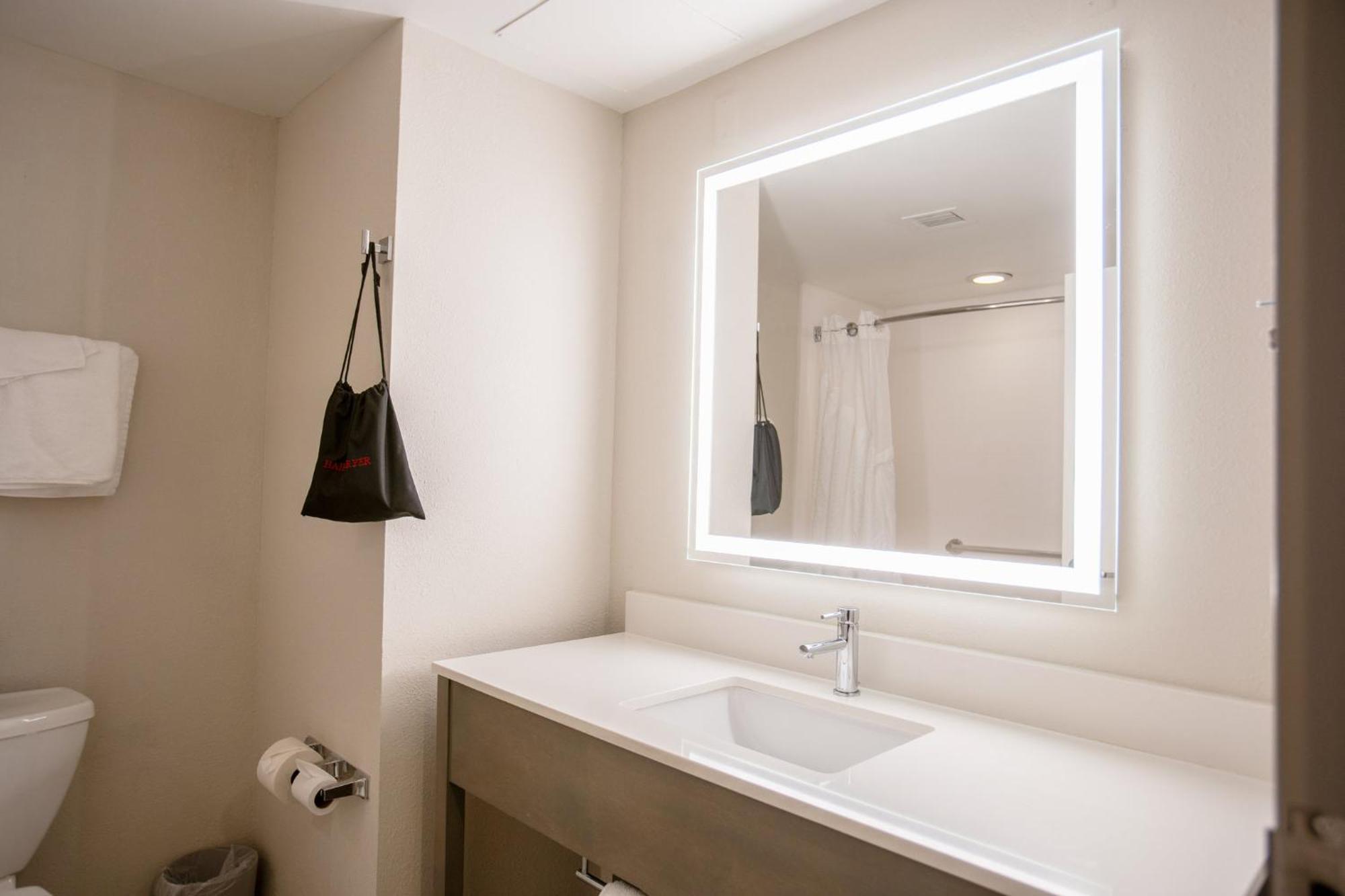 Holiday Inn Express Pembroke By Ihg Exteriér fotografie