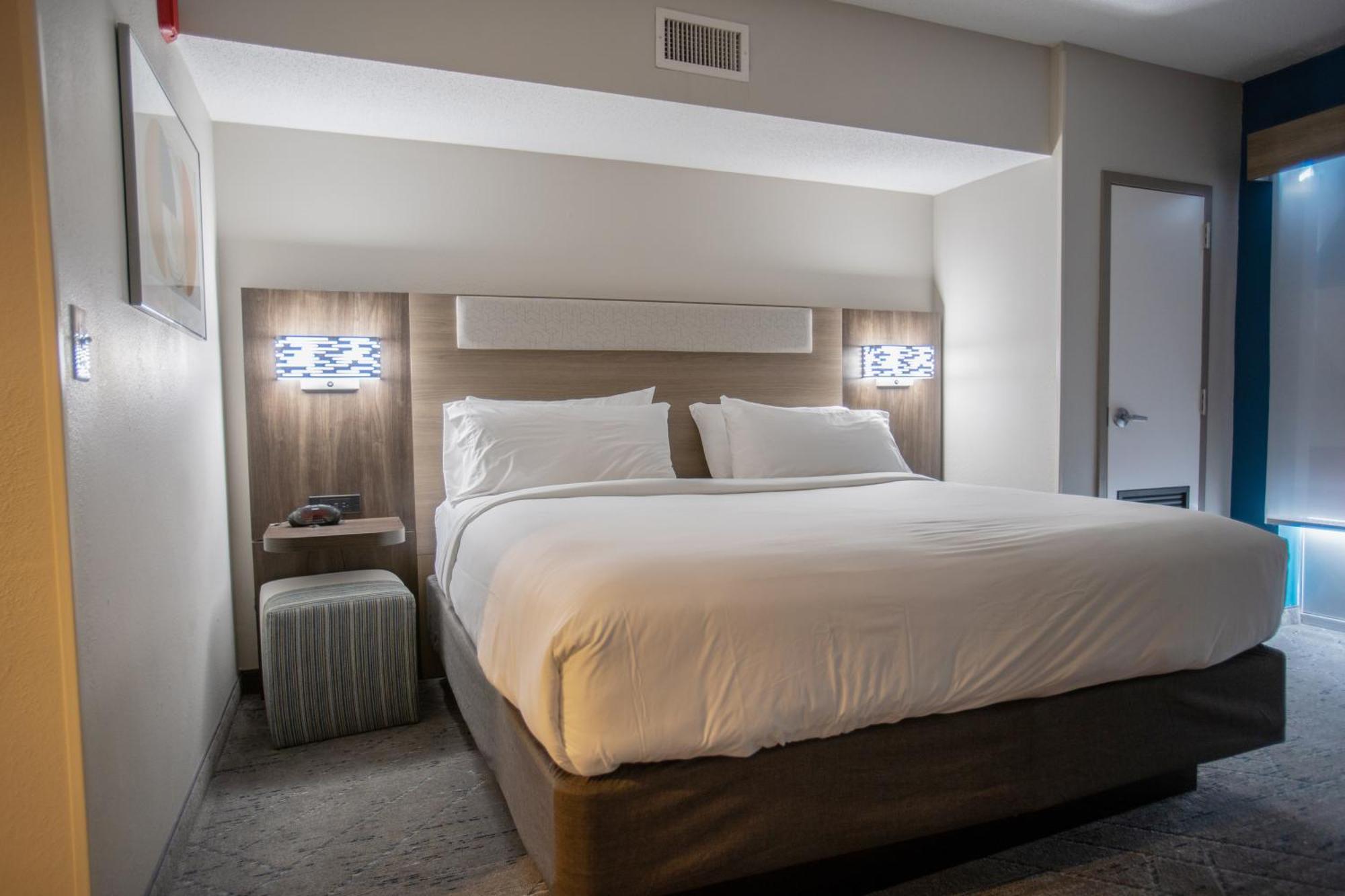 Holiday Inn Express Pembroke By Ihg Exteriér fotografie