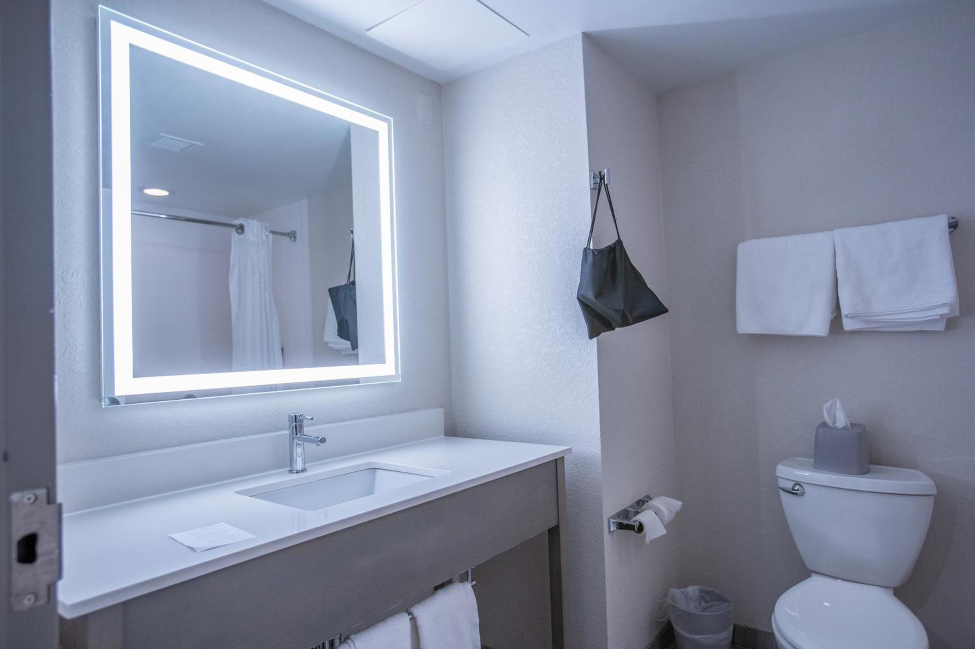 Holiday Inn Express Pembroke By Ihg Exteriér fotografie