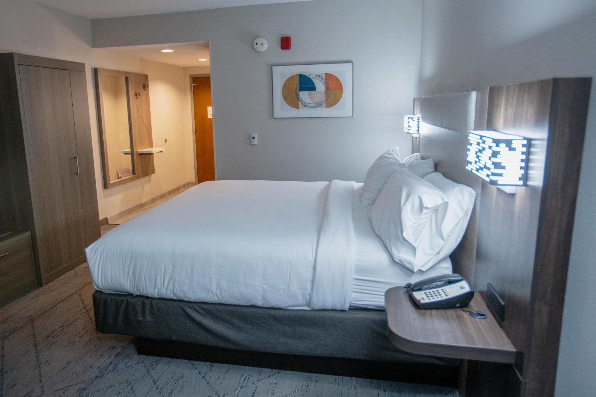 Holiday Inn Express Pembroke By Ihg Exteriér fotografie