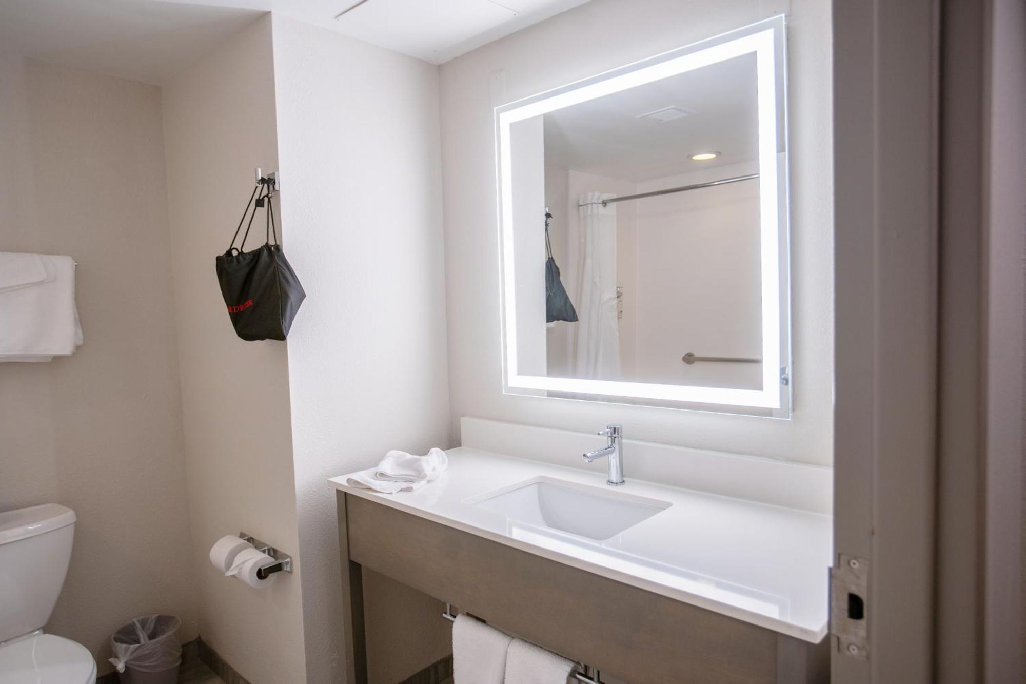 Holiday Inn Express Pembroke By Ihg Exteriér fotografie