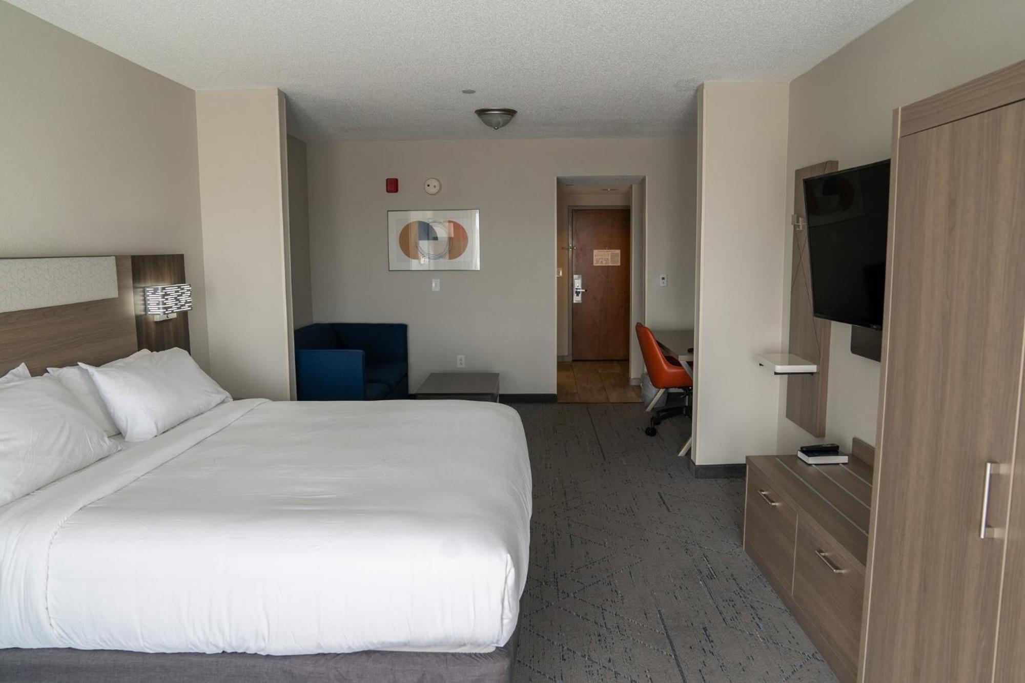 Holiday Inn Express Pembroke By Ihg Exteriér fotografie