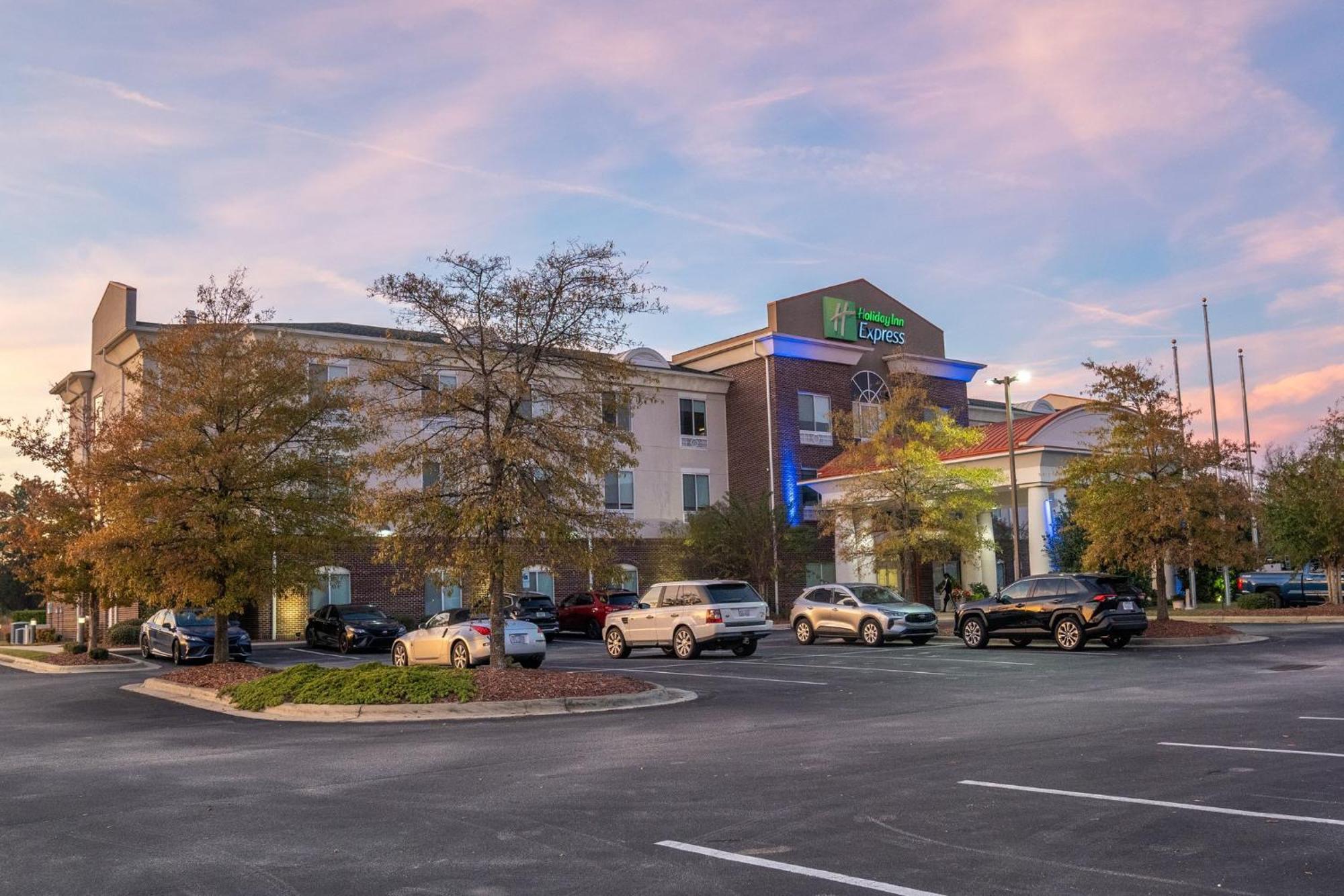 Holiday Inn Express Pembroke By Ihg Exteriér fotografie