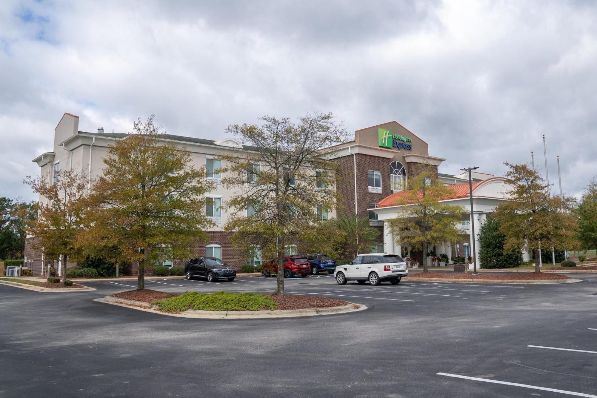 Holiday Inn Express Pembroke By Ihg Exteriér fotografie