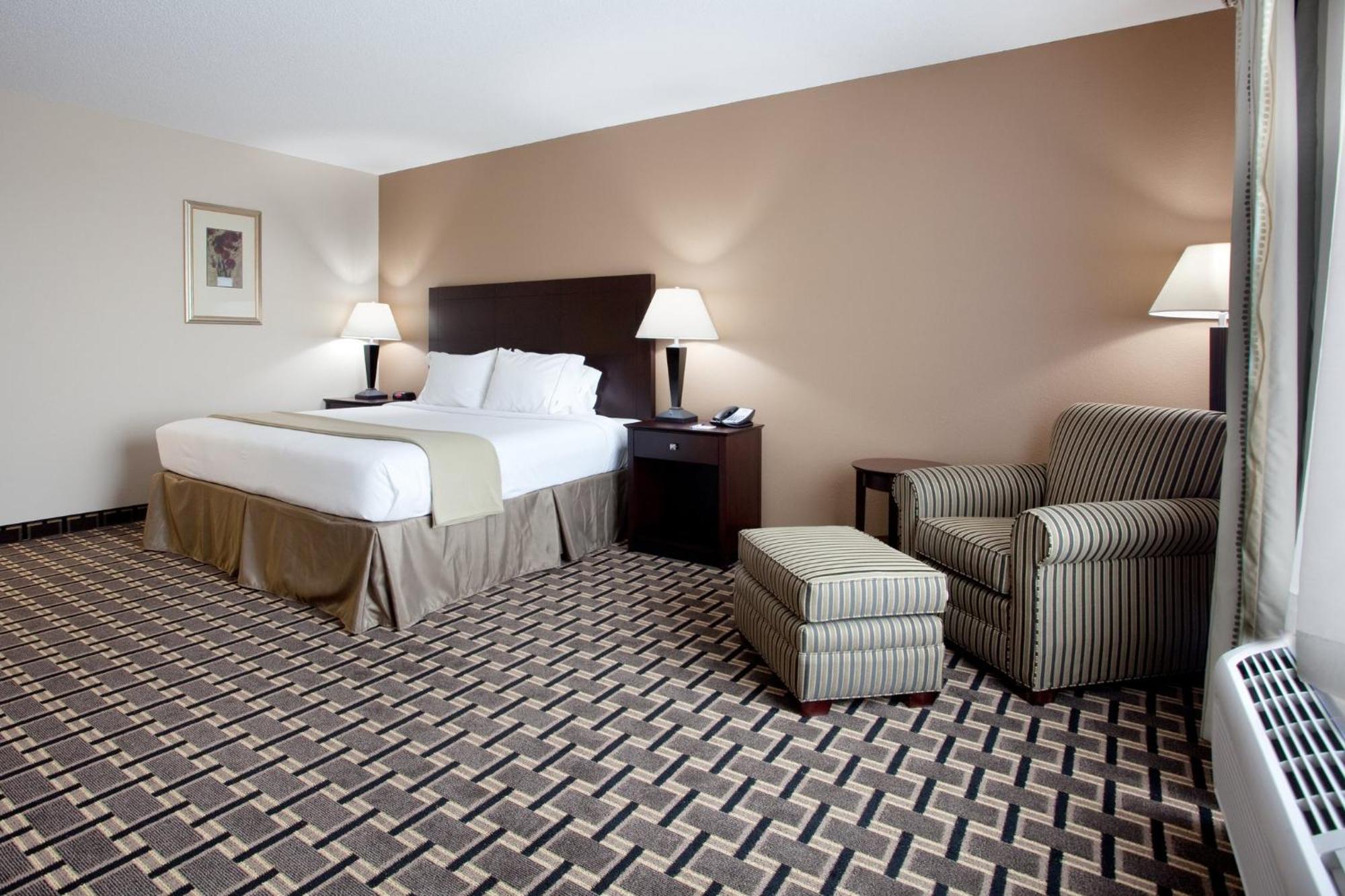 Holiday Inn Express Pembroke By Ihg Exteriér fotografie