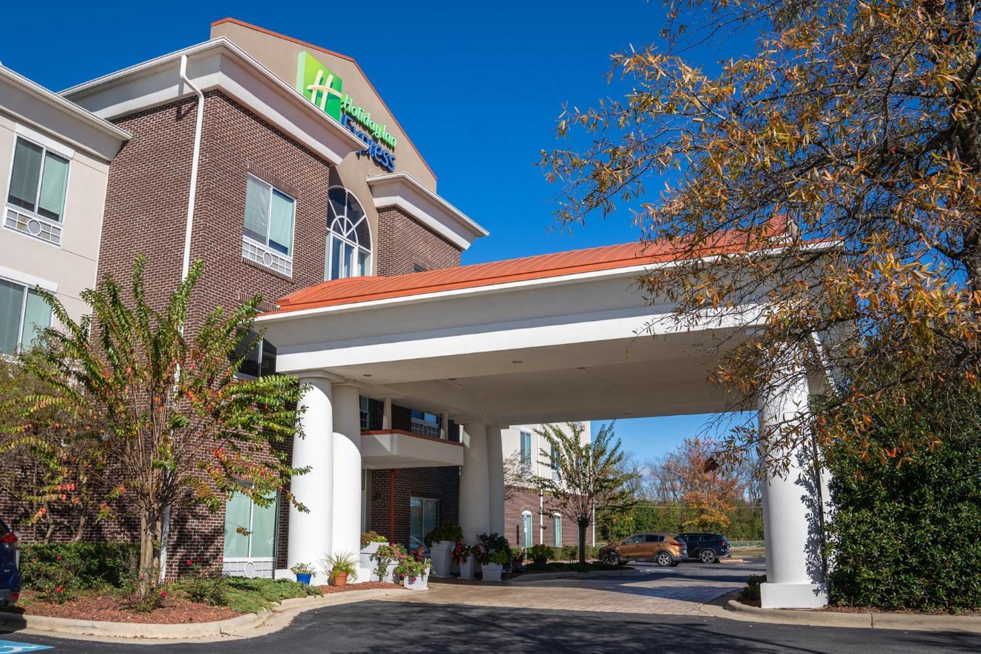 Holiday Inn Express Pembroke By Ihg Exteriér fotografie