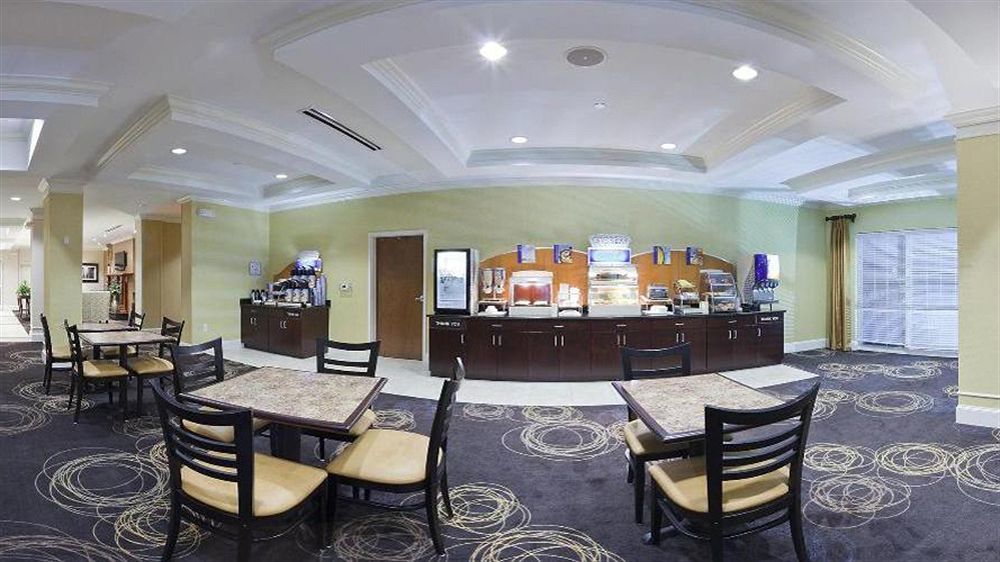 Holiday Inn Express Pembroke By Ihg Exteriér fotografie